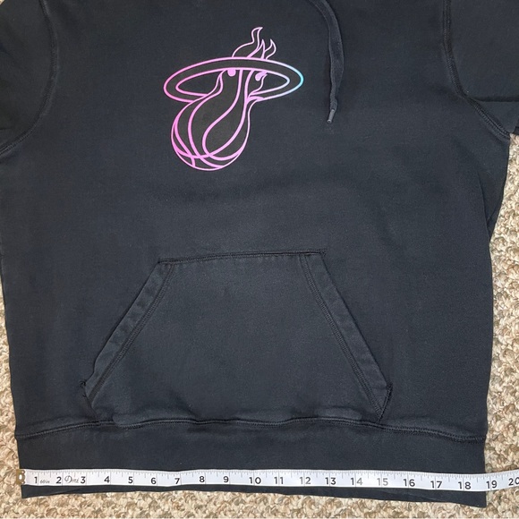Miami Heat New Era 2020/21 City Edition Pullover Hoodie - Black - Picture 13 of 16